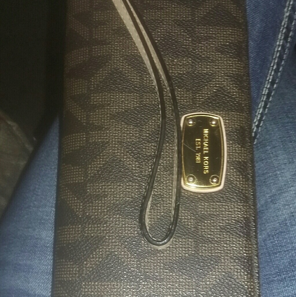 FLASH Sale Michael Kors Wristlet